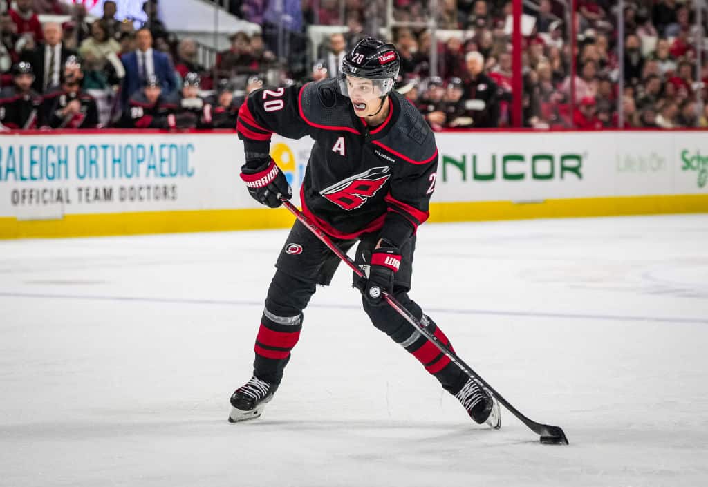 Sebastian Aho laukoi voittoniitin ja sen päälle totuuksia Sebastian Aho laukoi voittoniitin ja sen päälle totuuksia