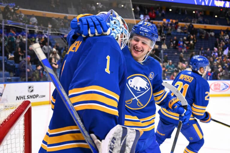Suomalainen NHL-tähti sai hienon kunnianosoituksen