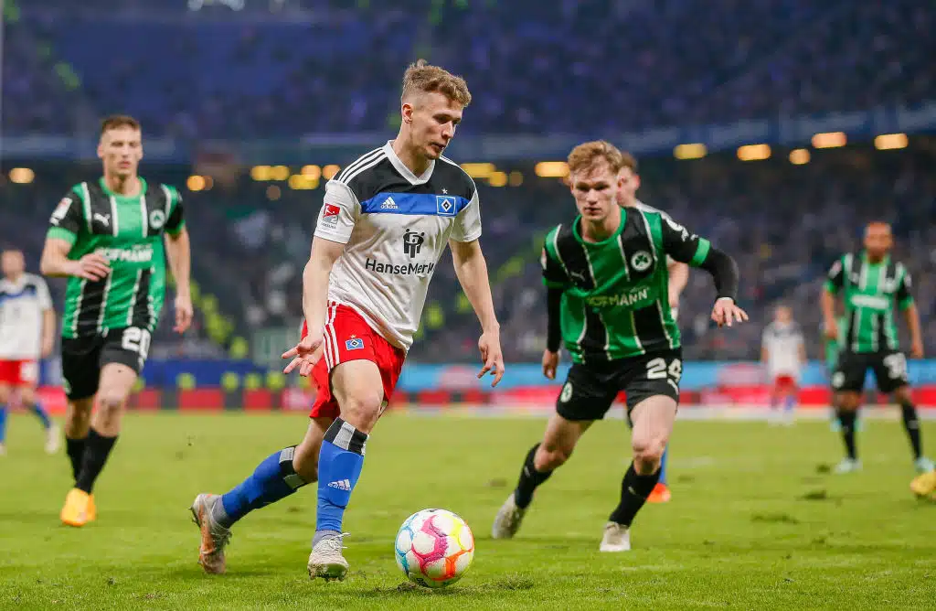 Kolme Huuhkajien pelaajaa vaihtaa seuraa Kolme Huuhkajien pelaajaa vaihtaa seuraa