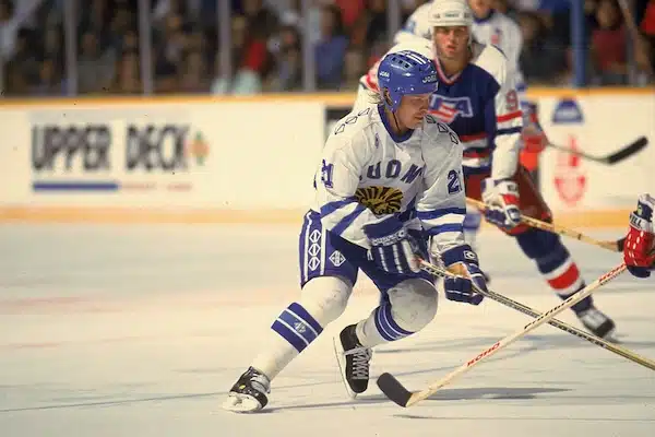 Suomalainen jääkiekkolegenda täytti 60 vuotta - pelasi upean uran Suomalainen jääkiekkolegenda täytti 60 vuotta – pelasi upean uran