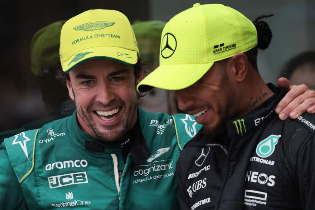 Yksi kuva käynnisti valtavat spekulaatiot - Fernando Alonso korvaa Lewis Hamiltonin? Yksi kuva käynnisti valtavat spekulaatiot – Fernando Alonso korvaa Lewis Hamiltonin?