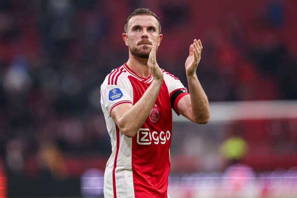 Liverpool-legendalta vietiin kapteeninnauha Ajaxissa – pelaaja ja seura ilmiriidassa