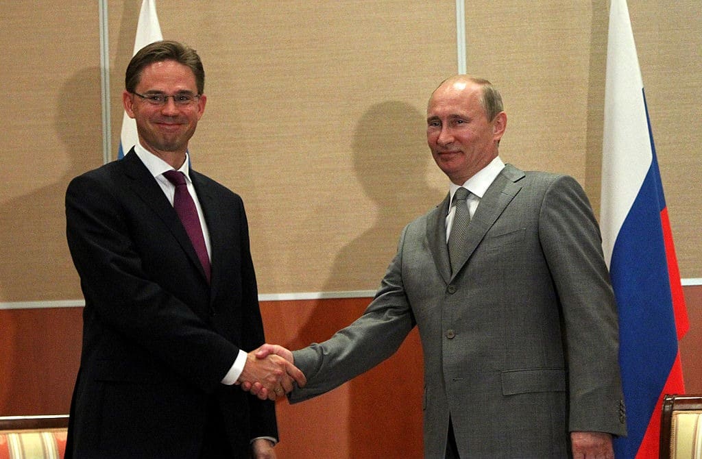 Surullista urheiluhistoriaa – Jyrki Katainen onnitteli Dmitri Medvedeviä Surullista urheiluhistoriaa – Jyrki Katainen onnitteli Dmitri Medvedeviä