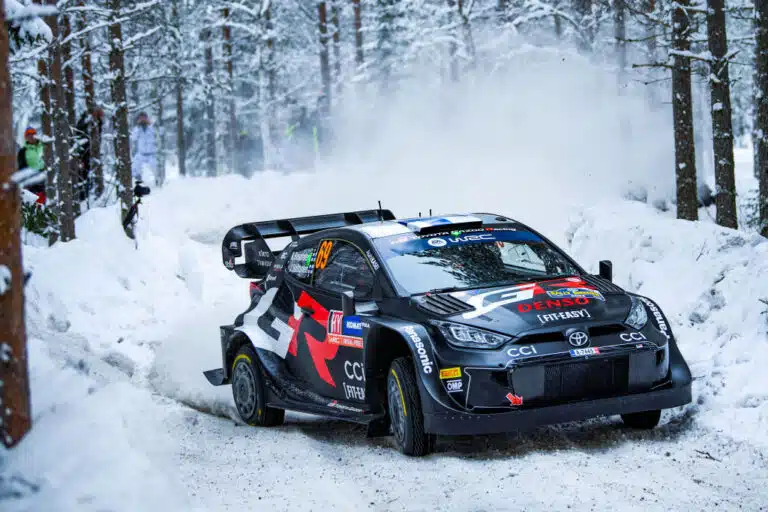 Kalle Rovanperä huomioi Esapekka Lapin hienolla eleellä
