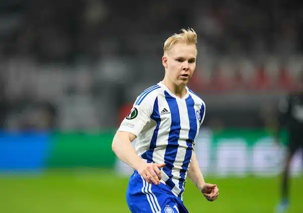 Joukko Veikkausliigassa vakuuttaneita toimijoita palkittiin viime kauden ansioistaan