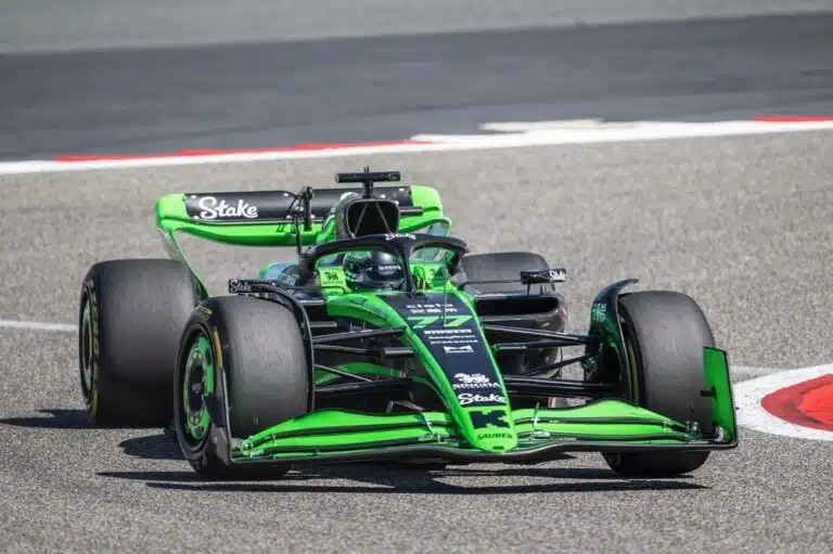 Valtteri Bottakselle taas lunta tupaan – sensaatiokuski uhkaa paikkaa