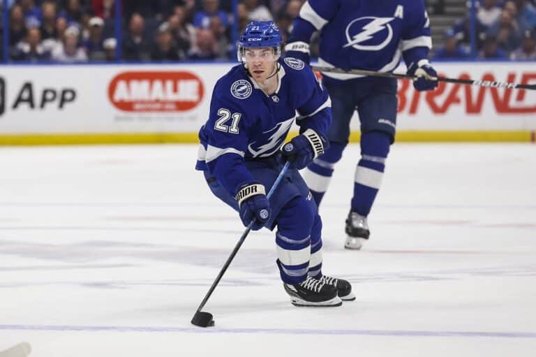 NHL-kiekkoilija nakutti hurjat tehopisteet – Kaapo Kakko kiikareille
