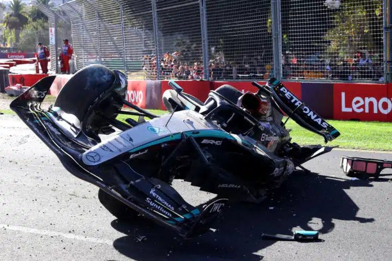 Mercedeksen F1-talli joutui nostamaan kädet pystyyn