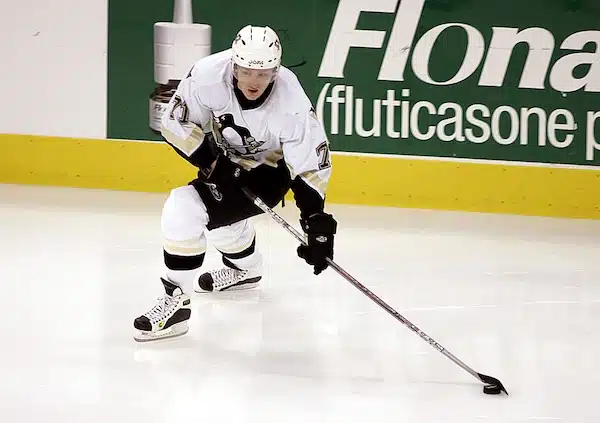 Entinen NHL:n superlupaus on kuollut - oli mukana hurjassa sensaatiossa Entinen NHL:n superlupaus on kuollut – oli mukana hurjassa sensaatiossa