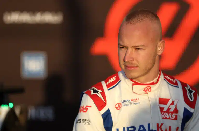 Venäjän farssikuski uhoaa palaavansa Formula ykkösiin