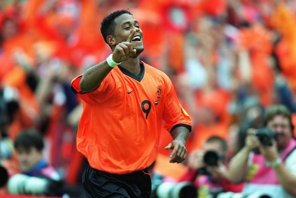 Jalkapallolegenda Patrick Kluivert bongattiin yllättäen Helsingistä Jalkapallolegenda Patrick Kluivert bongattiin yllättäen Helsingistä