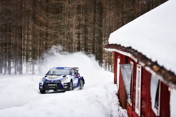 Suomalaiselta rallitoivolta täysin ylivoimainen näytös – Jari-Matti Latvala ajoi ulos