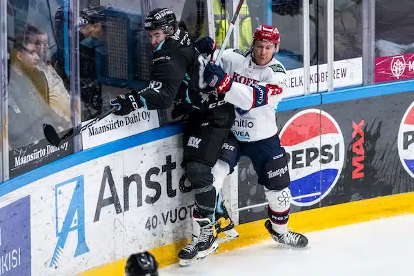 Yksi kriisiseura sai helpotusta, toinen sukelsi pohjaan SM-liigassa Yksi kriisiseura sai helpotusta, toinen sukelsi pohjaan SM-liigassa