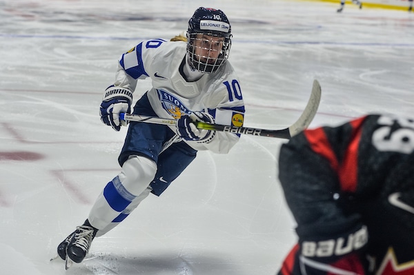 Naisleijonille taas takkiin - Elisa Holopainen Suomen valopilkku Naisleijonille taas takkiin – Elisa Holopainen Suomen valopilkku