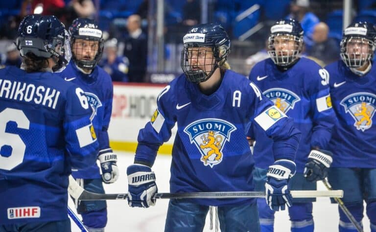 Naisleijonien valmentaja nosti esiin tärkeimmät pointit Sveitsi-ottelusta Naisleijonien valmentaja nosti esiin tärkeimmät pointit Sveitsi-ottelusta