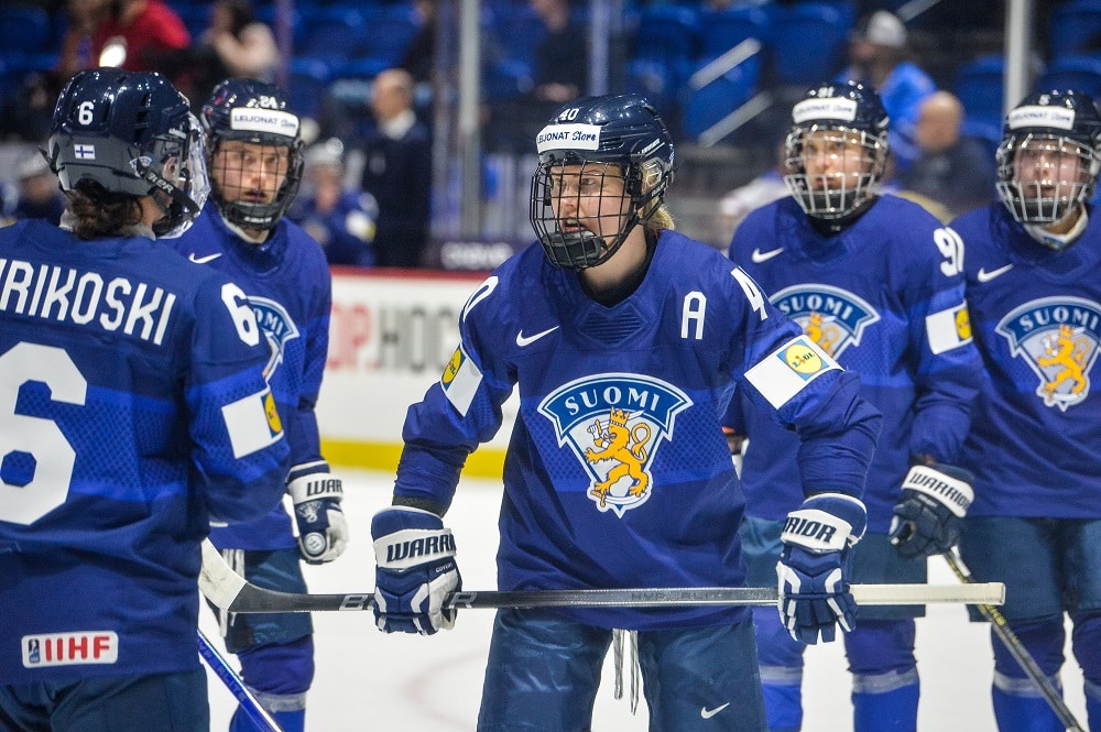 Naisleijonille avausvoitto MM-kisoissa – luottopakki esitti näkemyksensä joukkueen pelaamisesta Naisleijonille avausvoitto MM-kisoissa – luottopakki esitti näkemyksensä joukkueen pelaamisesta