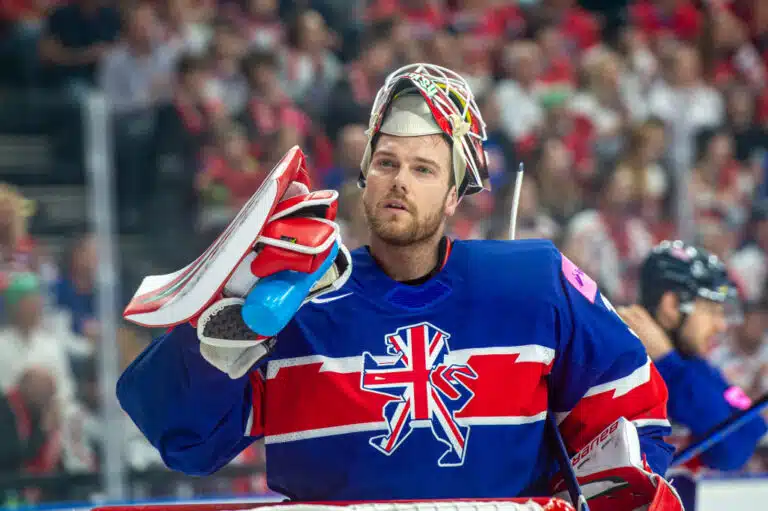 Brittiveskari pelasti Leijonat – ”Kiva auttaa suomalaisia”
