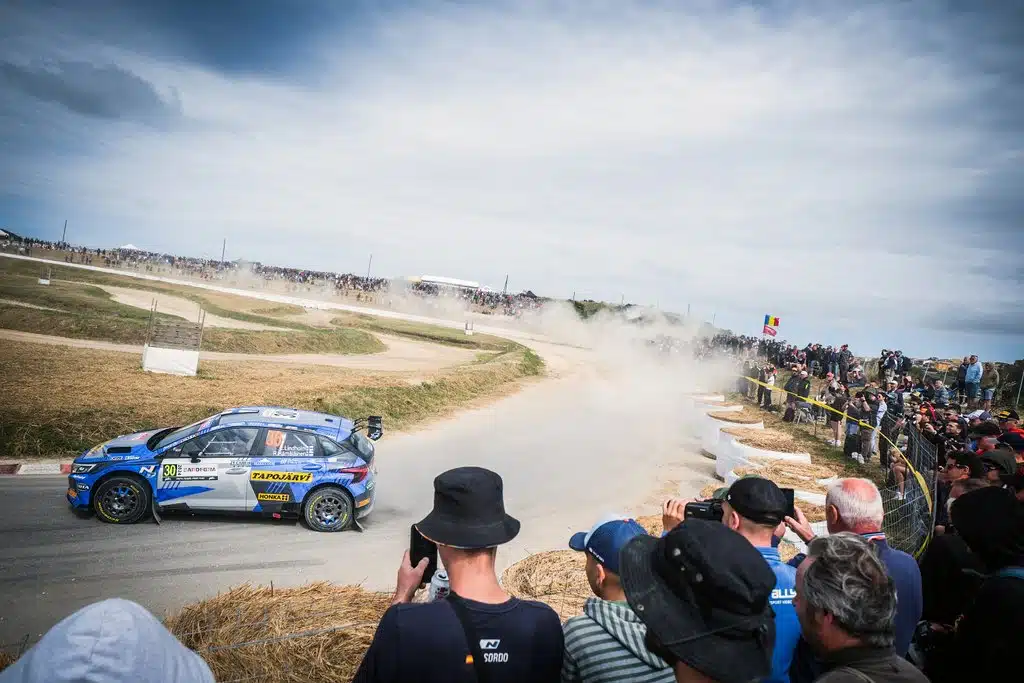 Suomalaiskuskilla epäonnea Sardinian terävillä kivillä – ”Mitä vain voi vielä tapahtua”