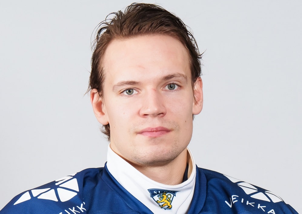 Suomalainen yllätysnimi loisti Carolinan paidassa NHL:ssä Suomalainen yllätysnimi loisti Carolinan paidassa NHL:ssä