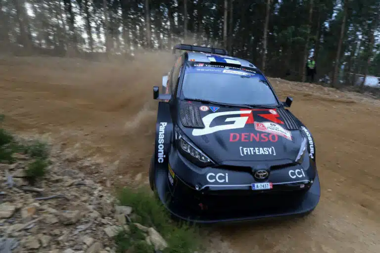 EK12: Kalle Rovanperä johtaa Chilen MM-rallia yötauolle lähdettäessä
