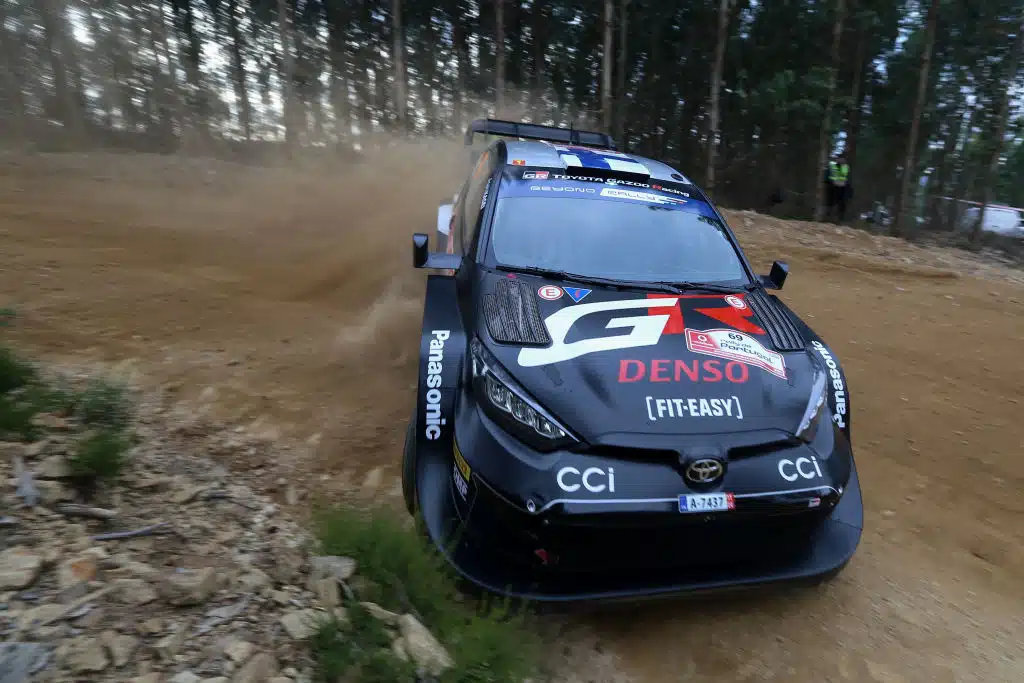 EK12: Kalle Rovanperä johtaa Chilen MM-rallia yötauolle lähdettäessä