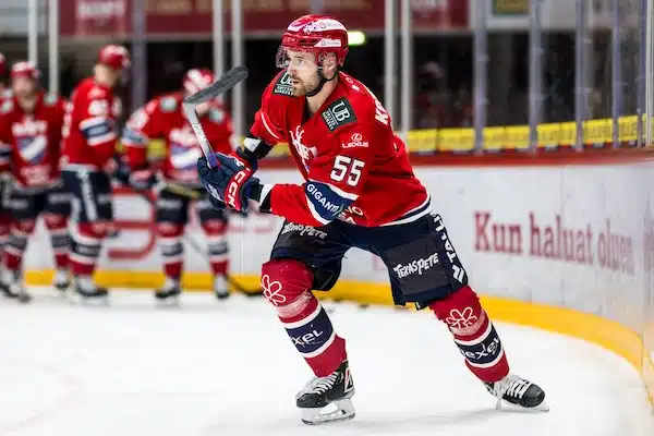 Kiekko-Espoo hankki puolustajan HIFK:sta Kiekko-Espoo hankki puolustajan HIFK:sta