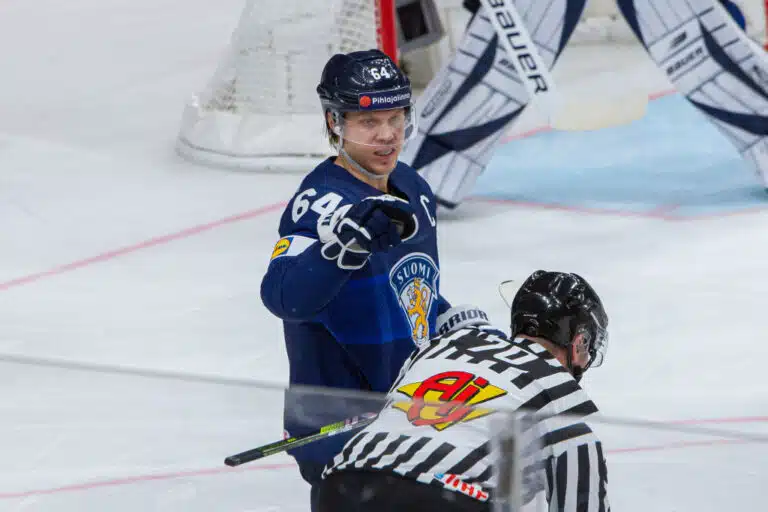 Ruotsin mediassa uutisoitiin näyttävästi Mikael Granlundin pelikiellosta
