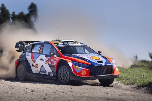 EK16: Ott Tänak tuhosi renkaansa täysin, Ogier: "Se kuulostaa hyvältä" EK16: Ott Tänak tuhosi renkaansa täysin, Ogier: ”Se kuulostaa hyvältä”
