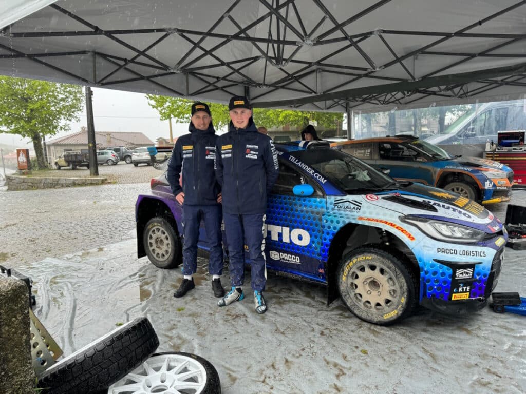 Suomalaiskuskilla palkintopalli kiikarissa Portugalin MM-rallissa – ”Pitää antaa mennä”