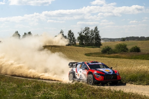 EK8: Todellinen yllättäjä johtaa Puolan MM-rallia, Kalle Rovanperä: "Todella väsyttävä päivä" EK8: Todellinen yllättäjä johtaa Puolan MM-rallia, Kalle Rovanperä: ”Todella väsyttävä päivä”