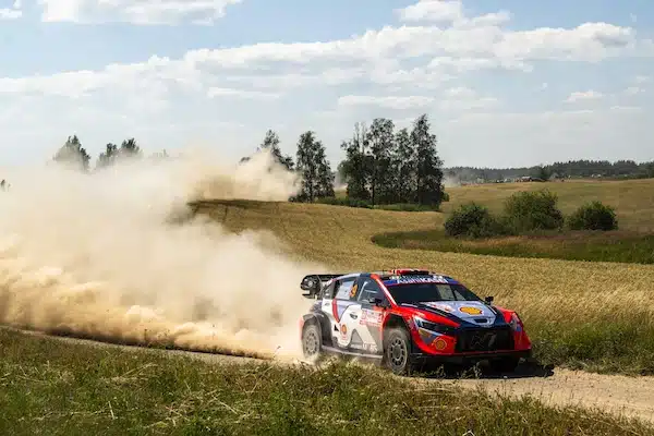 EK8: Todellinen yllättäjä johtaa Puolan MM-rallia, Kalle Rovanperä: "Todella väsyttävä päivä" EK8: Todellinen yllättäjä johtaa Puolan MM-rallia, Kalle Rovanperä: ”Todella väsyttävä päivä”