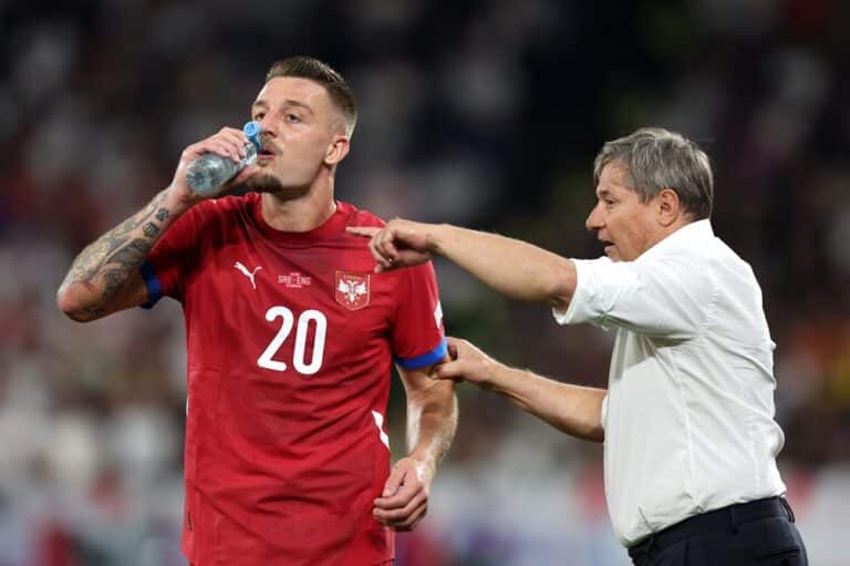 Serbia jäi jumboksi – valmentaja ei odottanut pusuja ja haleja