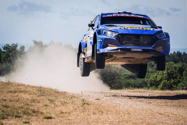 Suomalainen ralliässä odottaa innolla viikonlopun MM-rallia – ”Tämä on harvinaista herkkua”