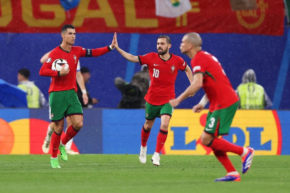 Cristiano Ronaldolta tunteellinen viesti uransa lopettaneelle Pepelle - "Olet ainutlaatuinen" Cristiano Ronaldolta tunteellinen viesti uransa lopettaneelle Pepelle – ”Olet ainutlaatuinen”