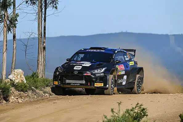 Sardinian MM-rallin suomalaisässä tekee loistavaa työtä – ”Hyvä flow”