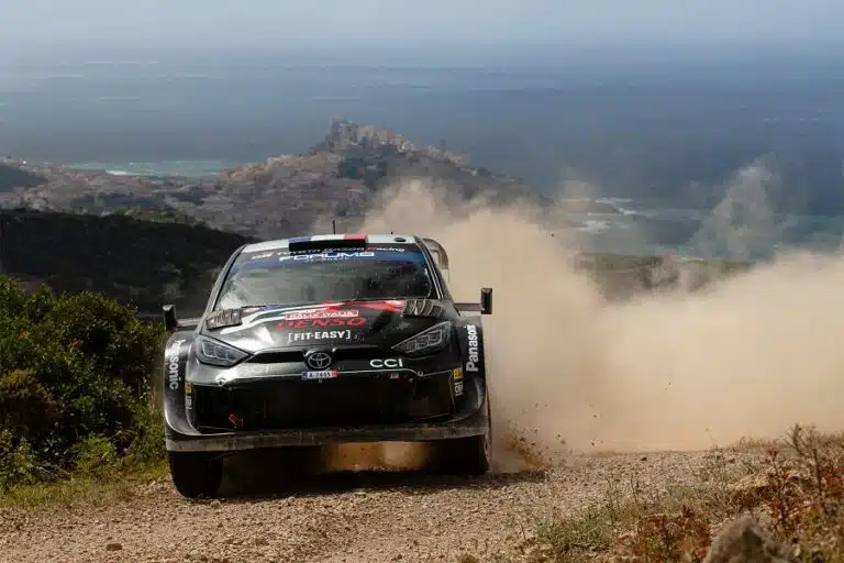 Sebastien Ogier ei anna Ott Tänakin hyppiä silmille Sardiniassa (ek15)