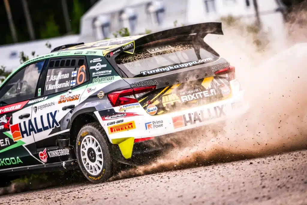 Teemu Asunmaa otti komennon Lahden SM-rallissa