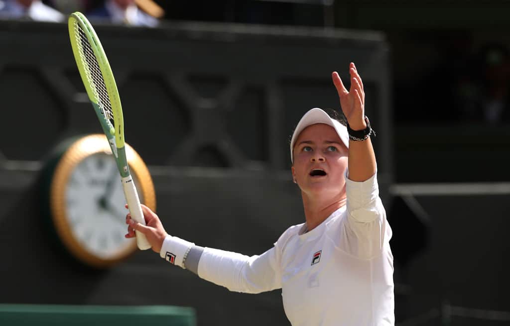 Suosikki otti omansa Wimbledonin finaalissa Suosikki otti omansa Wimbledonin finaalissa
