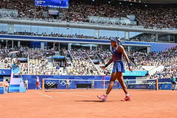 Olympialaisissa jysähti jättimäinen yllätys – jenkkipelaajalle järkyttävä pettymys