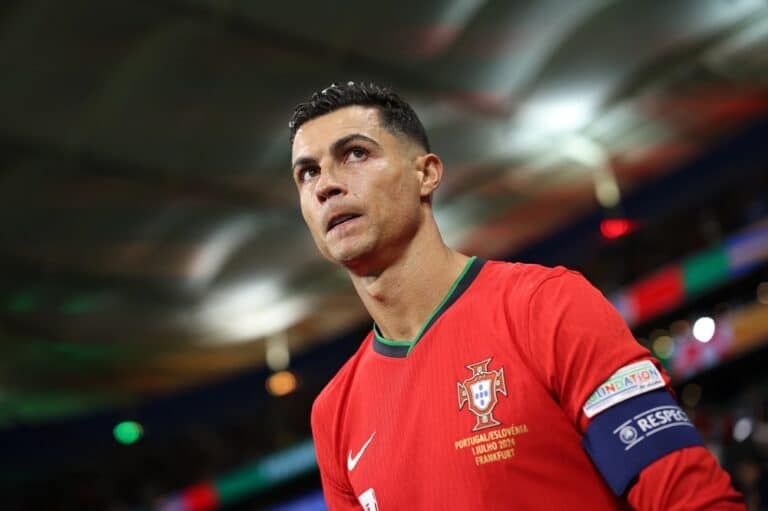 Kyynelehtinyt Cristiano Ronaldo selitteli romahdustaan