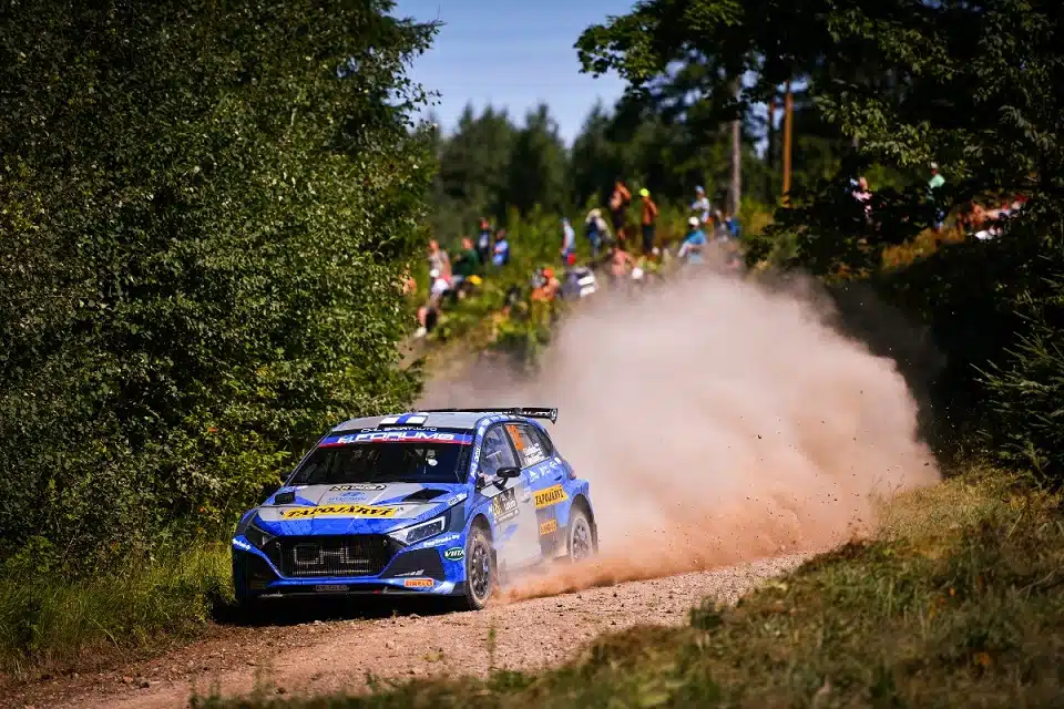 Suomalaiskaksikon MM-rallia varjosti suru-uutinen – ”Ajatuksemme ovat toisaalla”