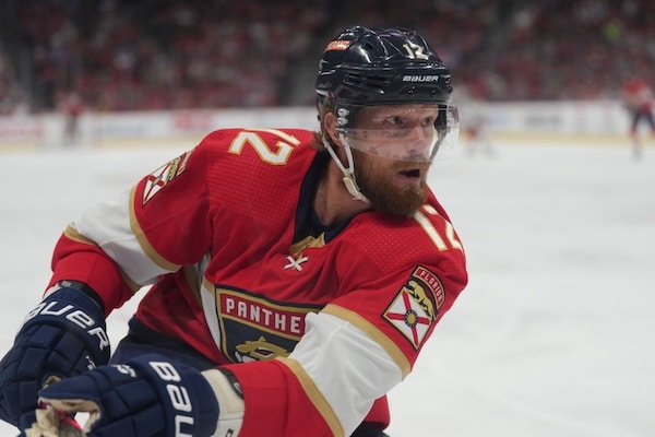 NHL-seura teki yhden päivän mittaisen sopimuksen entisen supertähden kanssa NHL-seura teki yhden päivän mittaisen sopimuksen entisen supertähden kanssa