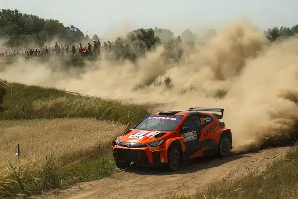 EM-ralli päättyi isäntämaan sankarin juhliin – suomalaiselle suuri pettymys