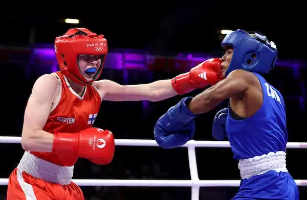 Nyrkkeilijä Pihla Kaivo-oja toisti Mira Potkosen mediatempun Nyrkkeilijä Pihla Kaivo-oja toisti Mira Potkosen mediatempun