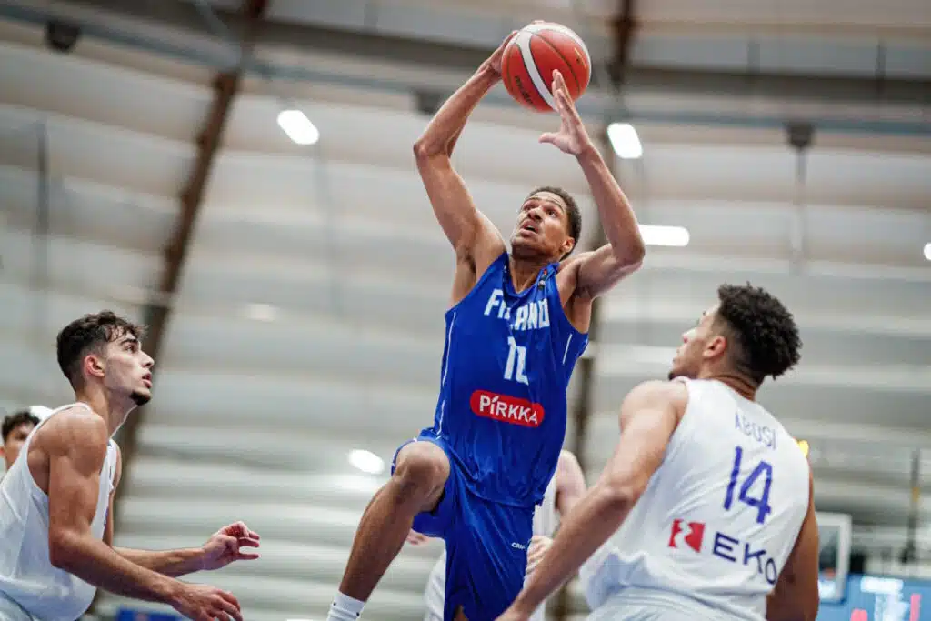 Suomi pelaa jatkossa veitsi kurkulla sarjapaikkansa puolesta – ”Olemme saaneet pelata koko Euroopan kermaa vastaan”