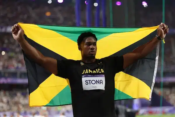 Tätä miestä on kosiskeltu NFL:ään – nyt tuli täysin toisessa lajissa olympiakultaa ennätyksellä