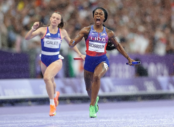 Hurja ankkuriosuus - Sha’Carri Richardson häikäisi sateisessa Pariisissa Hurja ankkuriosuus – Sha’Carri Richardson häikäisi sateisessa Pariisissa