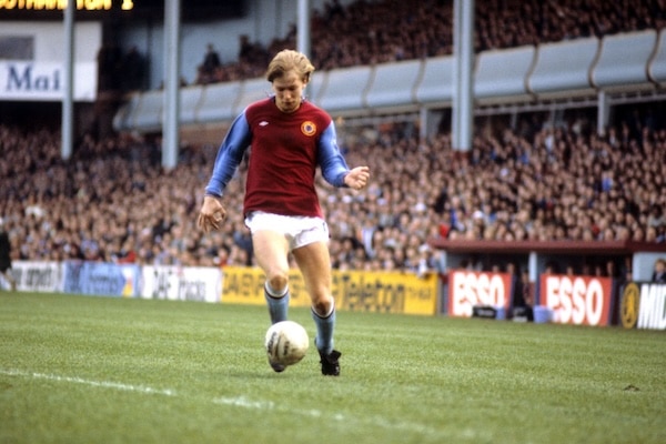 Englantilainen jalkapallolegenda kaatui ja kuoli