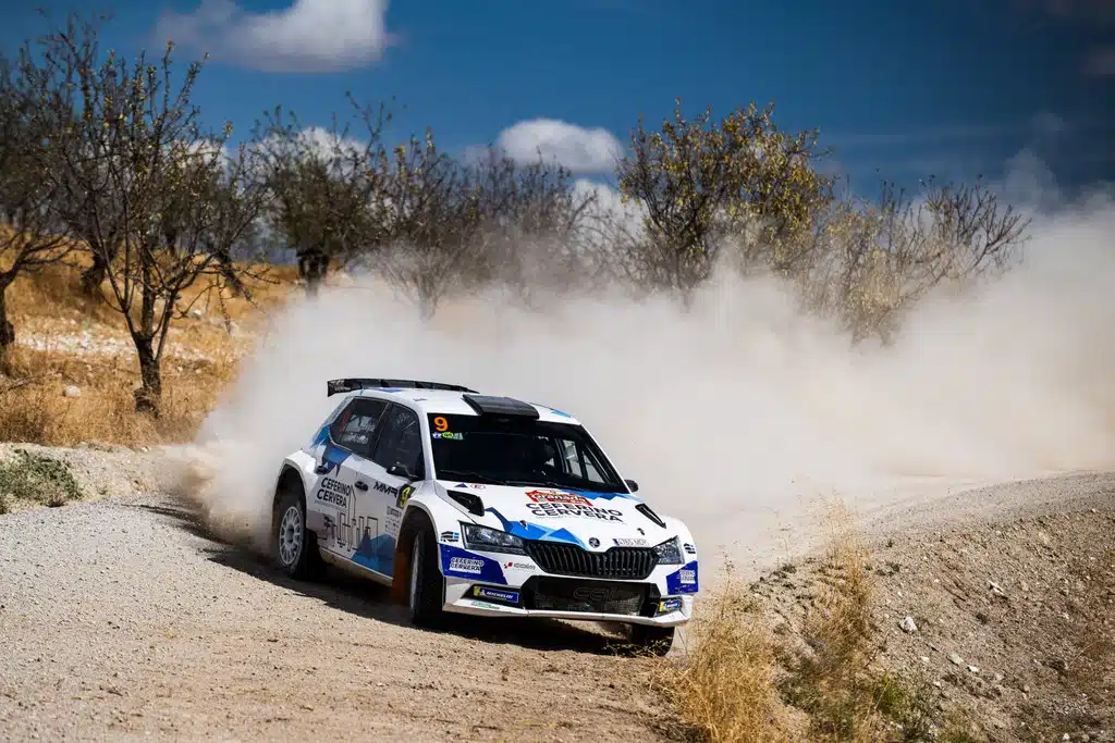 Mikko Heikkilä päihitti Latvian rallihuipun ja ajoi voittoon