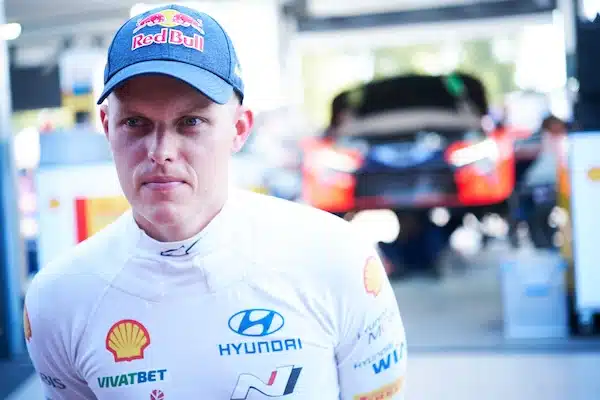 Sami Pajarilla kulkee hienosti asfaltilla – Ott Tänak takoi pohjat MM-rallin testipätkälle